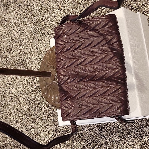 NWOT simply Vera plum crossbody - Picture 2 of 4